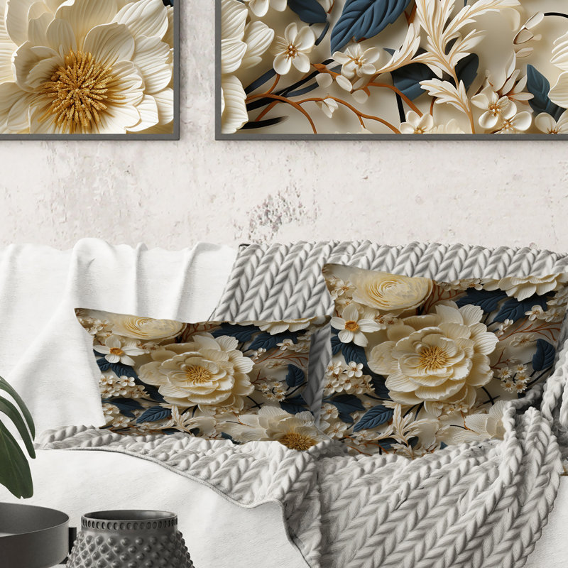 Radiant Lace Inspired Floral Botanics IV - Coussin imprimé floral