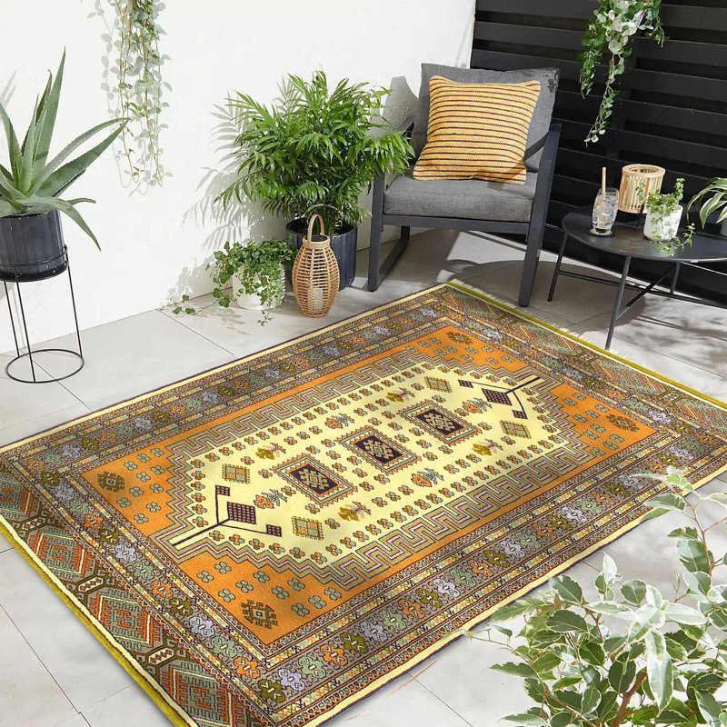 Jakylia Oriental Area Rug in Ivory