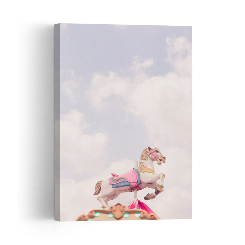 Affiche murale représentant un cheval de carrousel onirique, une architecture équestre contemporaine et fantaisiste