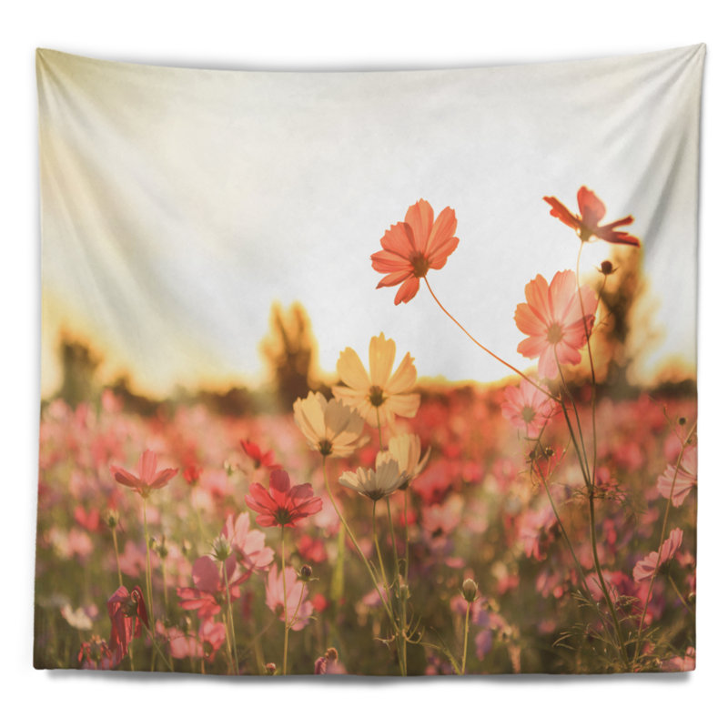 Tapisserie sur fond de fleurs cosmos, H 50 po x l 60 po