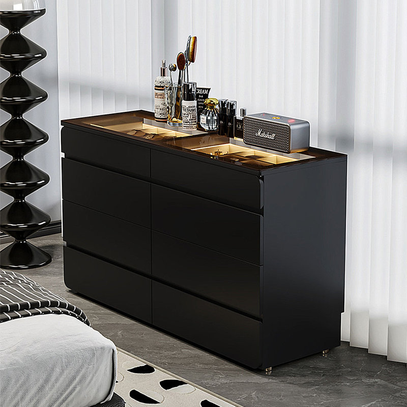 Placeeda, Black