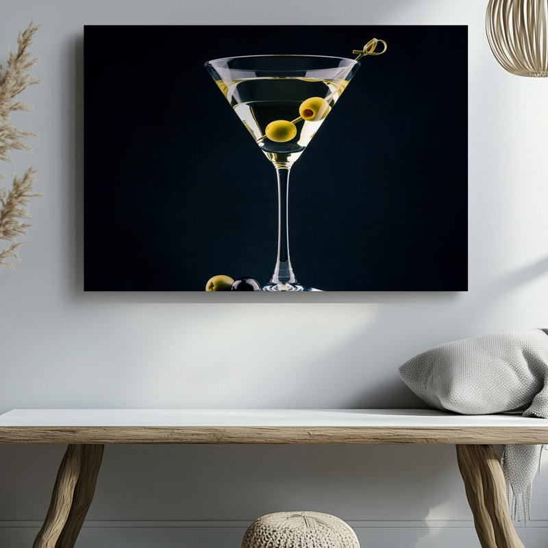 Toile, un élégant verre à martini élégant rempli d'un art mural scintillant transparent, H 20 po x l 30 po