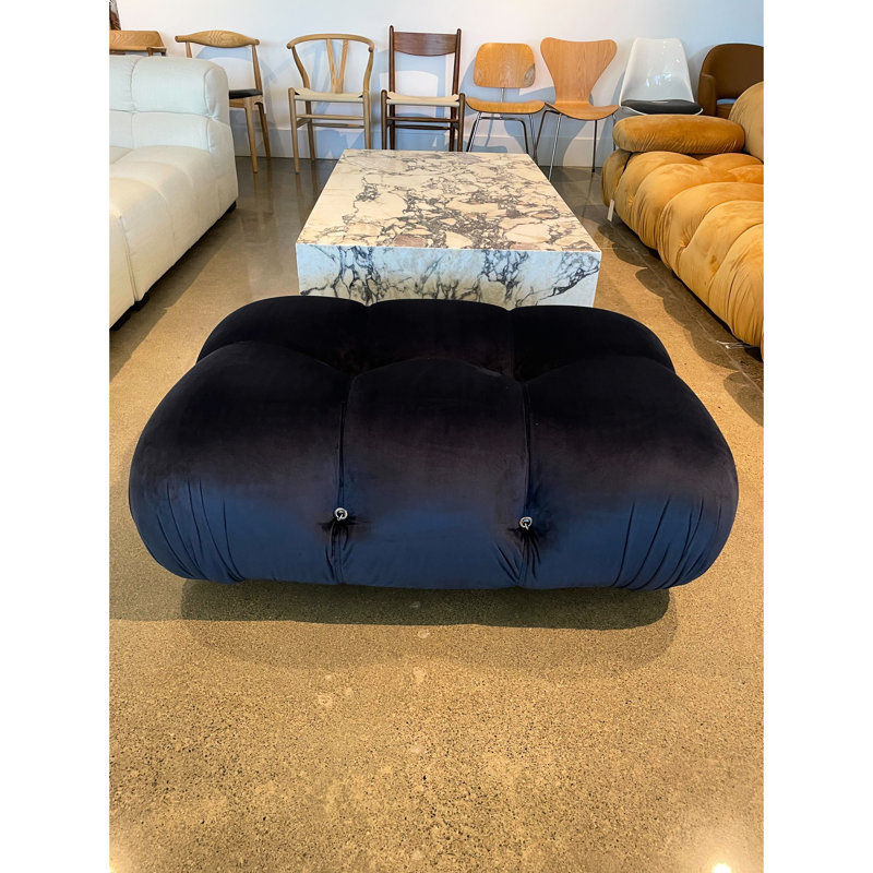 Bulle de velours bleu minuit, structure en bois pourri, mousse à 3 couches, pieds solides teints en noir, feu, poids de 32 lb, hauteur de l'emballage de 16 po avec revêtement, cadre, rembourrage en mousse, mousqueton en acier inoxydable
