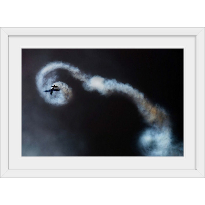 1 photographie par Loop par Ionut Harag, H 28 po x l 38 po x P 1 po, Cadre blanc