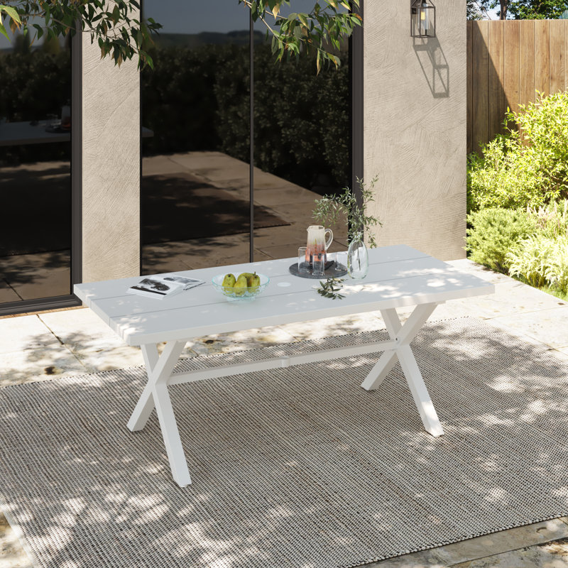 Table de salle à manger d'extérieur en aluminium avec trou pour parasol