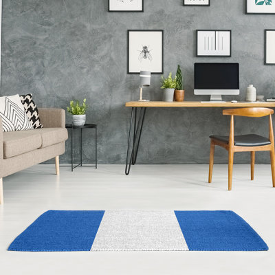 Tapis bleu area
