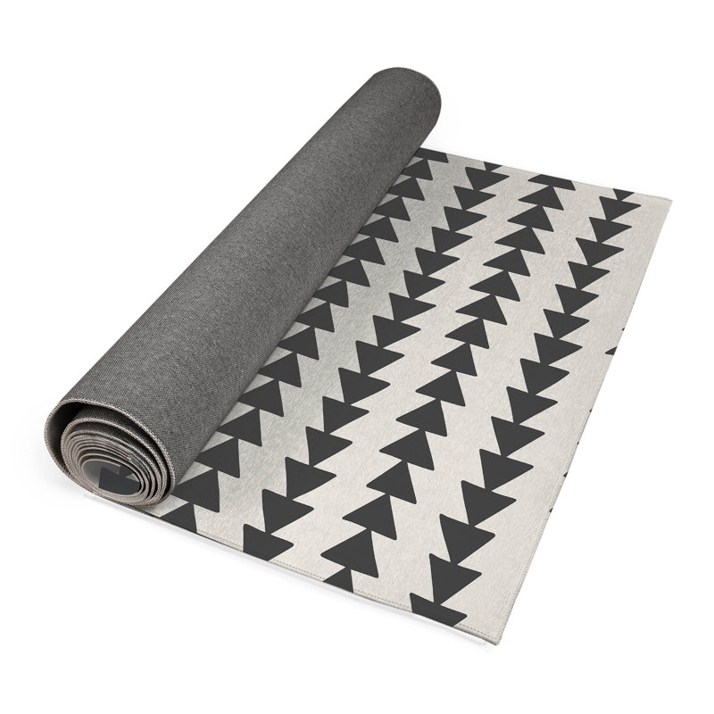 Tribal Arrows Non-Slip Outdoor Rug, Runner 2'6" x 8'