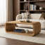 Table basse incurvée à structure ouverte avec tablette de rangement, finition bois clair