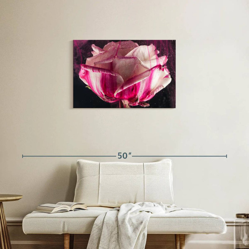 Harnek Modern Rose, 20" H x 30" W