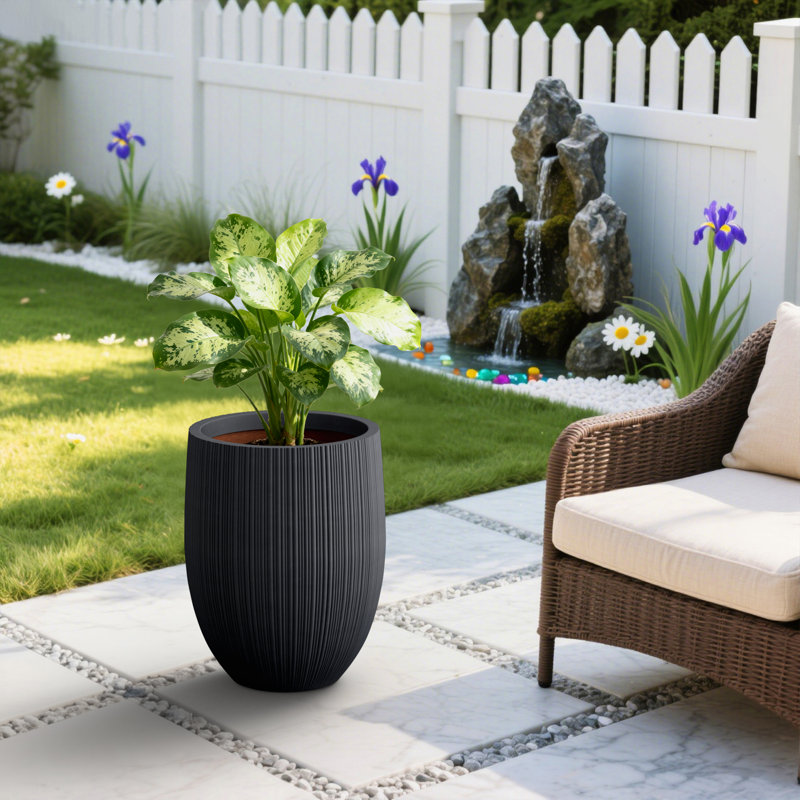 Grand pot à fleurs rond en béton noir mat 17 po avec trous de drainage, intérieur amélioré, Noir mat