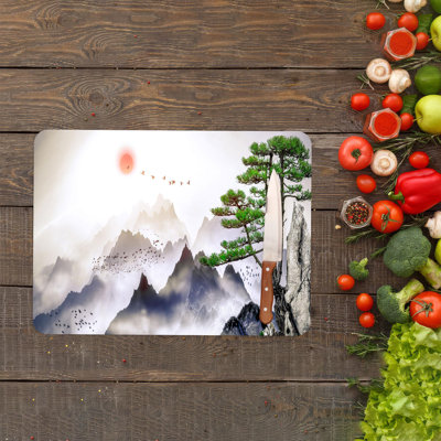 Planche à découper en verre mettant en vedette un paysage de montagne japonais paisible pour une touche d'ambiance sereine à votre décor