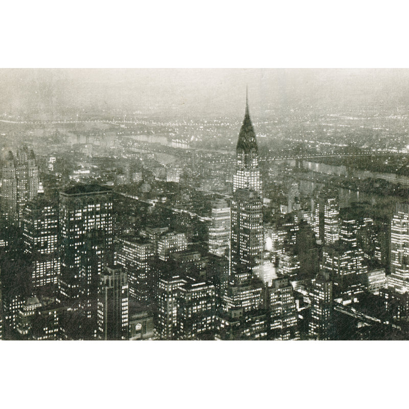 «Manhattan at Night» par Wild Apple Portfolio - peinture, H 32 po x l 48 po x P 1,25 po, Toile avec cadre blanc, Non