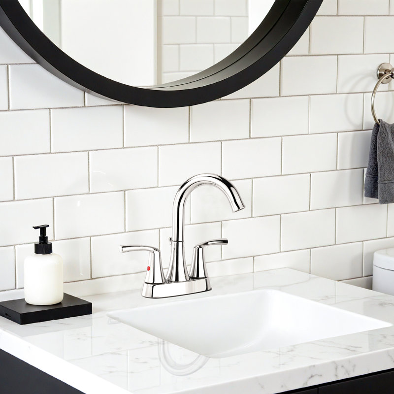 Robinet de lavabo de salle de bain central à 4 poignées 4 po avec bec pivotant à arc élevé et ensemble de drain, chrome