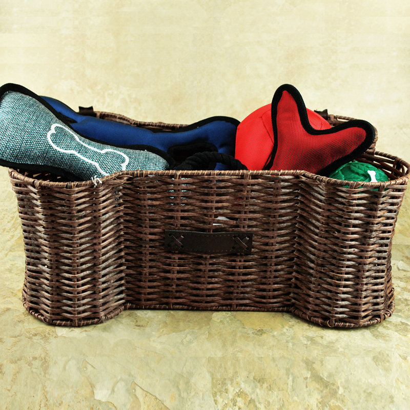 Tucker Murphy Pet™ Cambridgeshire Wicker Basket, 24" H x 15" W x 9" 
