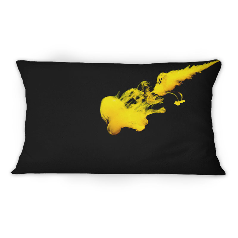 Un nuage de peinture jaune diffusé dans l'eau claire - Coussin décoratif imprimé moderne 1