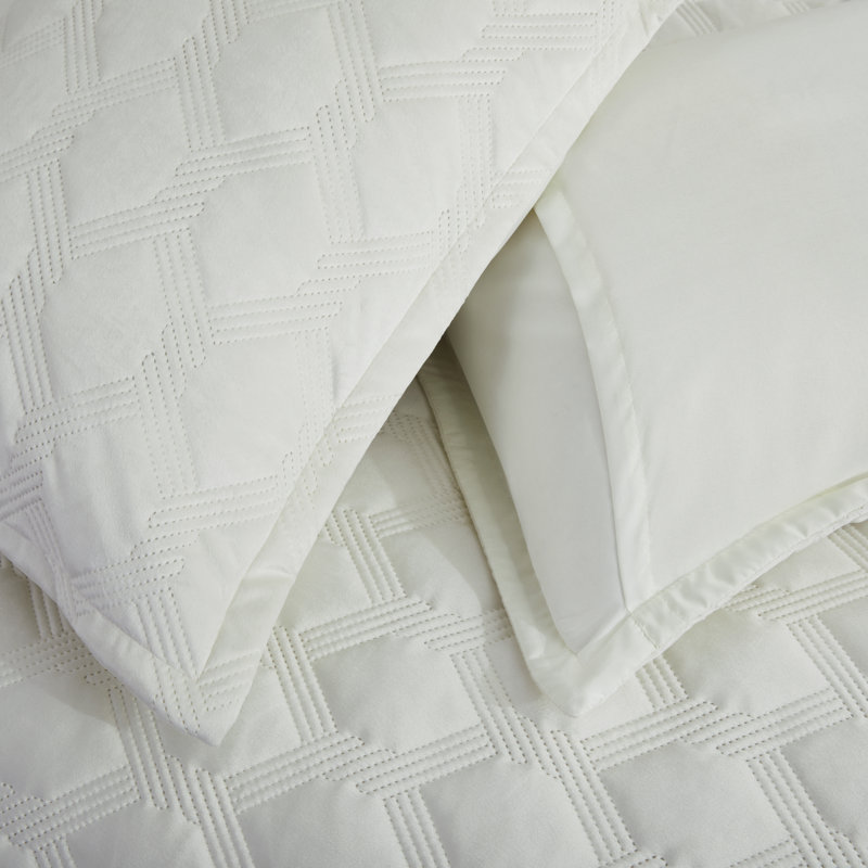 Reversible Diamond Embossed Bedspread Set – Geometric Quilt With Shams, Ivory Geometric