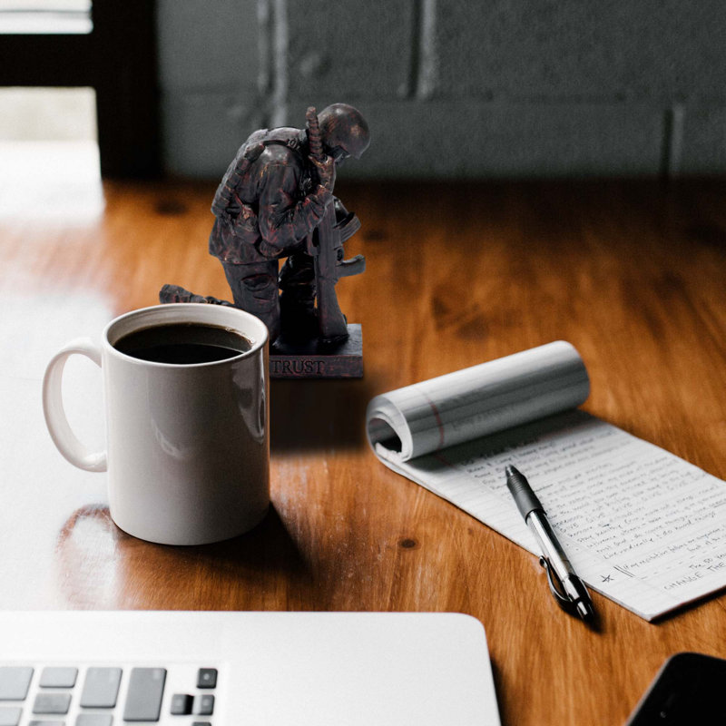 Figurine priant
