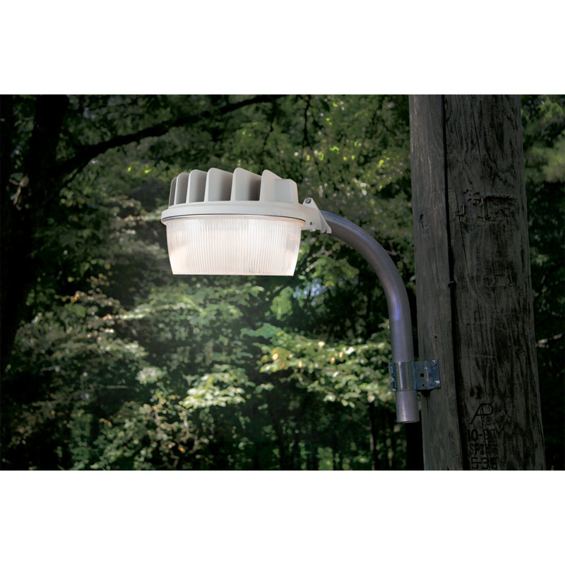 Projecteur d'extérieur de sécurité à DEL Dusk to Dawn 30 watts, Gris, H 10,3 po x l 13,8 po x P 8,05 po