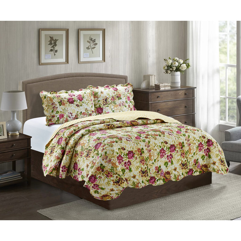 Jennifer Polyester Floral Quilt Set, King Quilt + 2 Shams