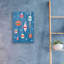 «Retro Ornament II Blue» par Courtney Prahl, art mural en verre acrylique-1705075192