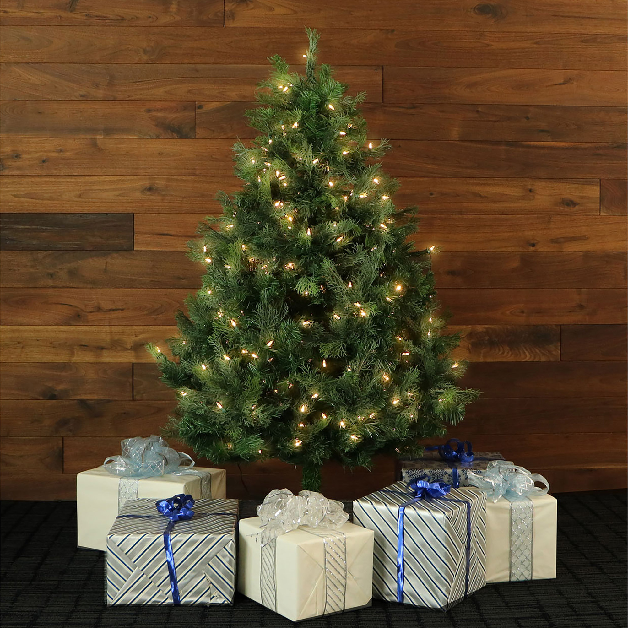 Natural Alpine Green Cedar Artificial Christmas Tree with 200 Clear Lights