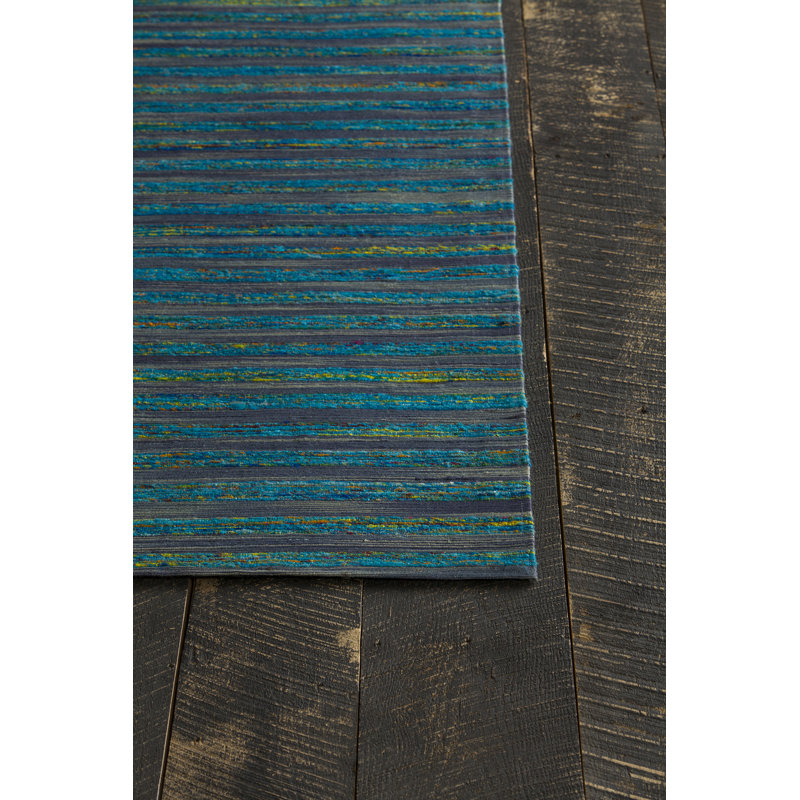 Tapis bleu en soie tissé à la main Ashyiah, Rectangle 7 pi 9 po x 10 pi 6 po