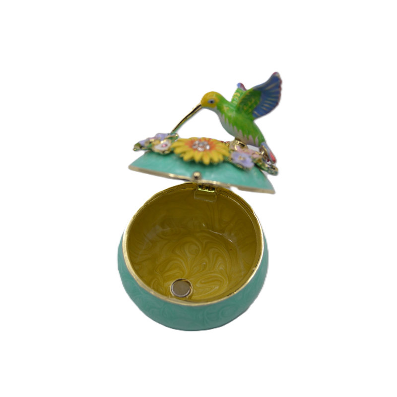 Colibri orné de bijoux sur boîte à bijoux avec émail de cristaux autrichiens