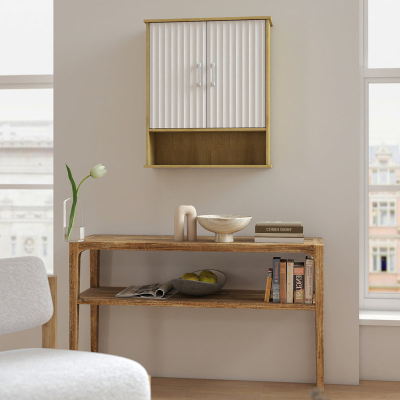 Armoire murale de salle de bain avec porte double, tablette inférieure, portes à motif ondulé, tablette intérieure réglable, installation facile, bois blanc et naturel