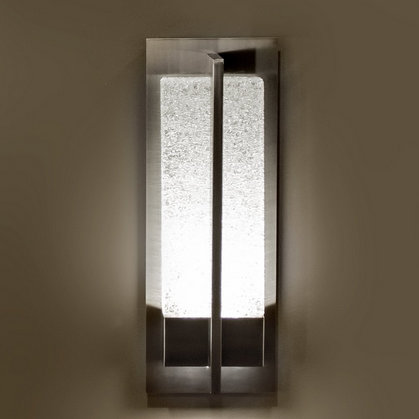 Omni LED Outdoor Bulkhead Light, Bronze, 20" H x 7.25" W x 3.5" D