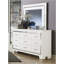 Commode à finition blanche avec 9 tiroirs, façades texturées en faux alligator pour un rangement élégant dans la chambre à coucher-928401571