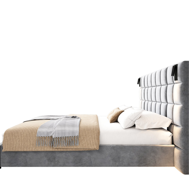 Structure de lit tapissier très grand en velours gris, applique murale avec tête de lit large rembourrée, cadre de repos confortable en tissu d'ameublement, et
