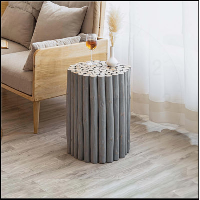 Cette élégante table de bout en bois avec rangement, parfaite pour les salons modernes et contemporains, ajoute élégance et fonctionnalité.