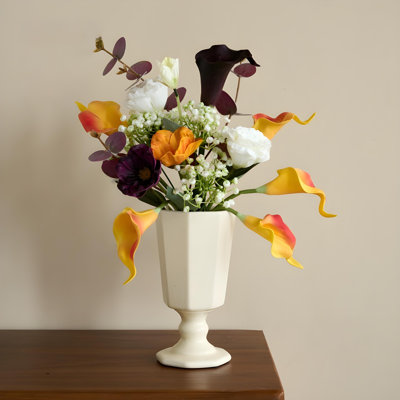 Ornements de fleurs simulées