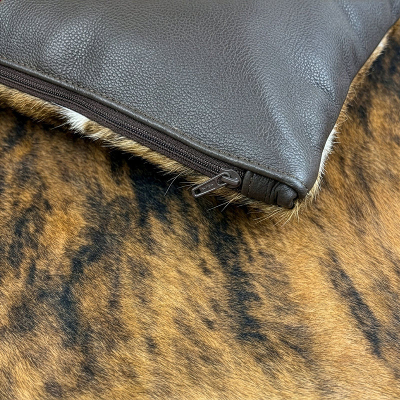 Housse de coussin décorative en cuir de vache bringé - 51 x 51 cm, Bringé