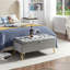 Banc de rangement rembourré en velours gris avec entrée et pieds dorés pour le salon
