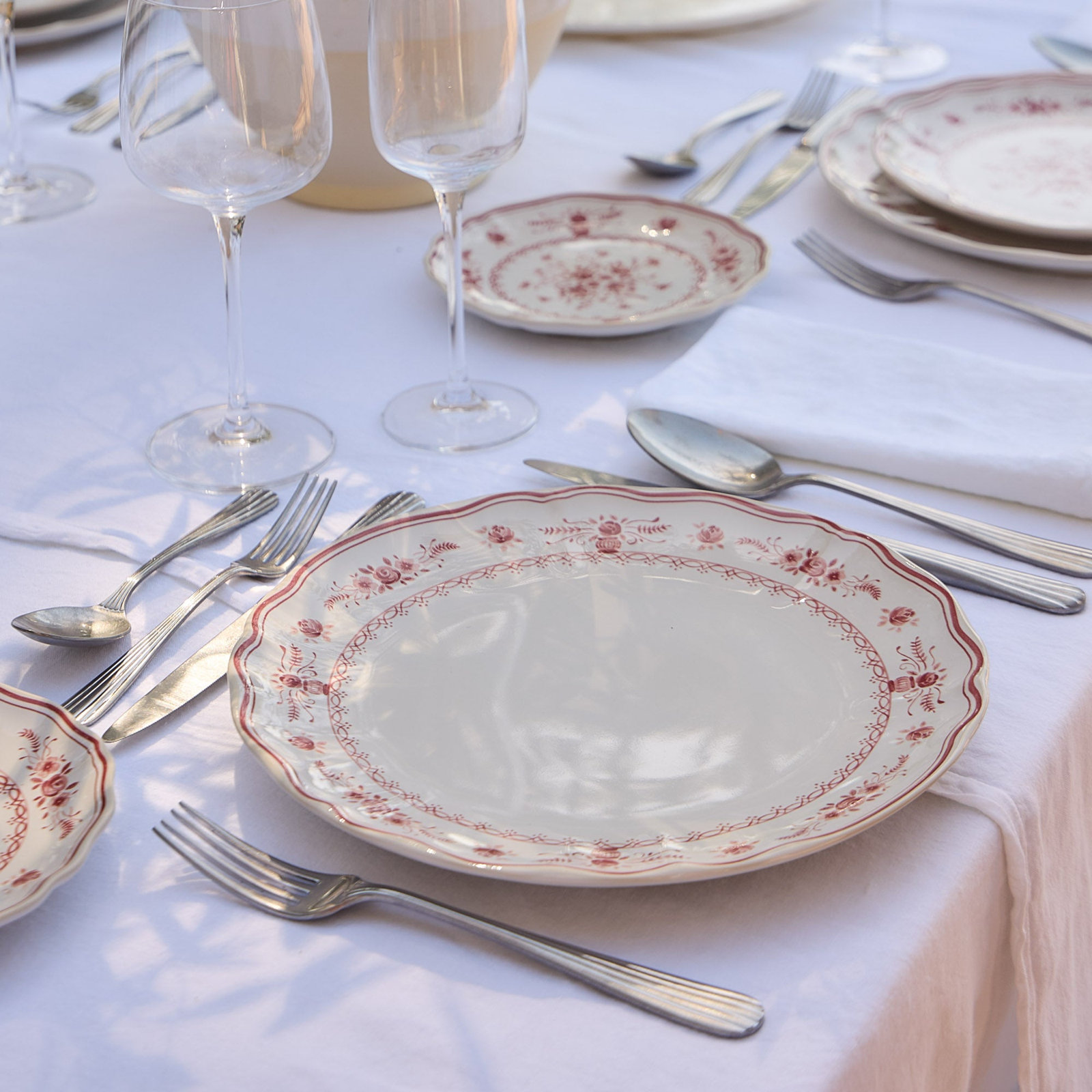 Vila 7" Appetizer Plate, White/Red