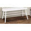 Chaise de style blanc en bois avec dossier et accoudoirs à broche, durable pour la maison
