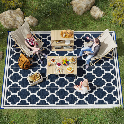 Tapis d'extérieur réversible Outsunny, tapis de paille en plastique imperméable 9 pi x 18 pi, tapis de camping portatifs pour camping-car avec sac de transport, grand tapis de sol pour cour, terrasse, pique-nique, plage, bleu 
