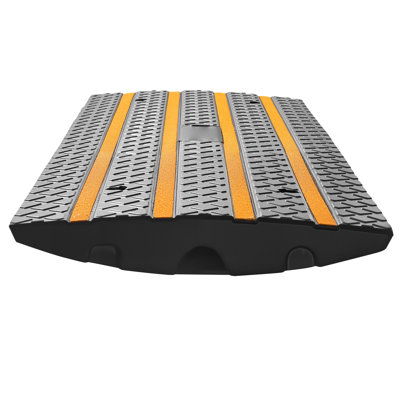 Rampe de dégagement en caoutchouc 1 pièce 48,82 x 16,73 x 3,94 po Rampe de dégagement en caoutchouc 1 pièce noir Capacité de 33069 lb avec bandes réfléchissantes pour quai de chargement
