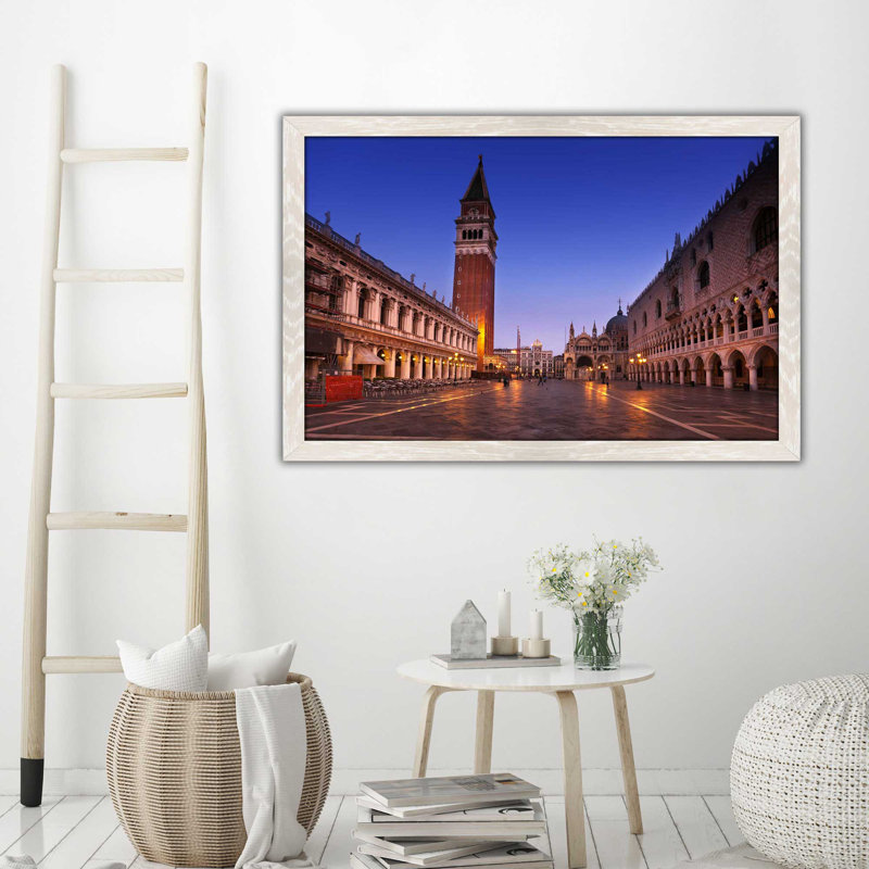 «European Square», reproduction de photo encadrée, H 21,5 po x l 27,5 po x P 0,75 po, Cadre crème délavé