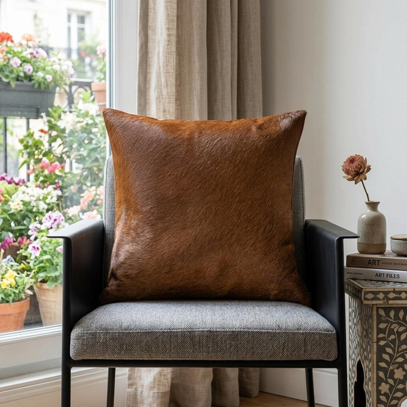 Coussin 18 "en peau de vache brune