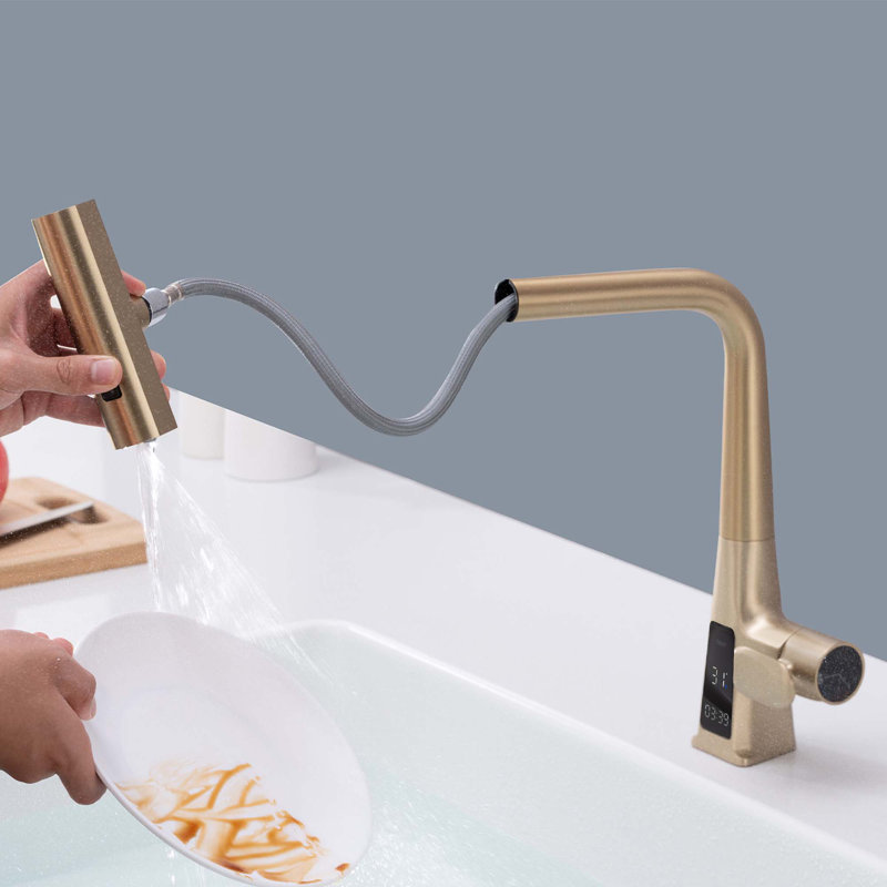 Robinet de cuisine moderne à poignée simple rotatif à 360 ° avec trois modes de sortie d'eau, affichage de la température et pulvérisateur rétractable
