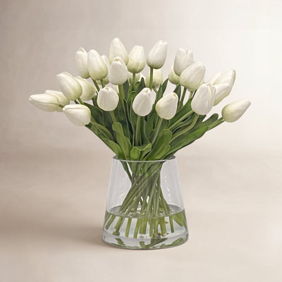 TULIP IN VASE