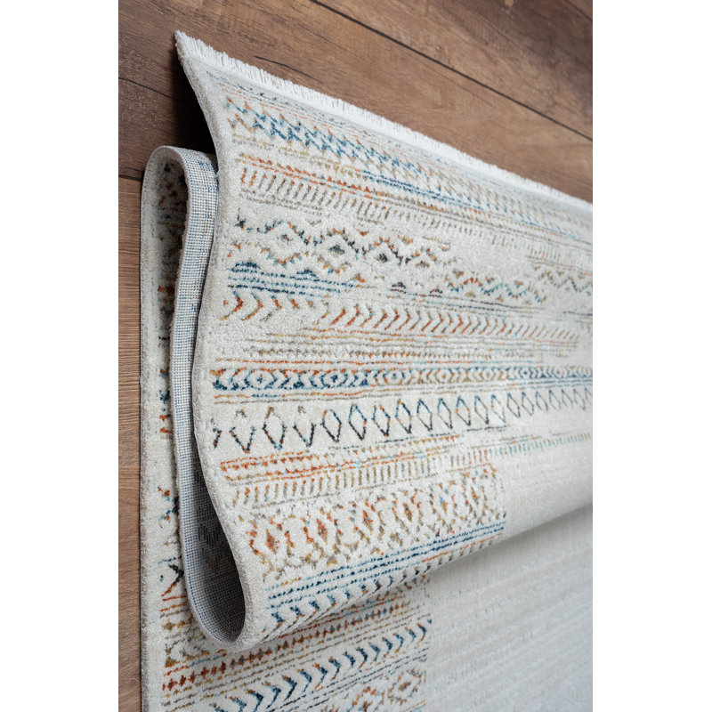 Runner Erving Machine Made Indoor / Outdoor Area Rug, Runner 3'3" x 4'11"