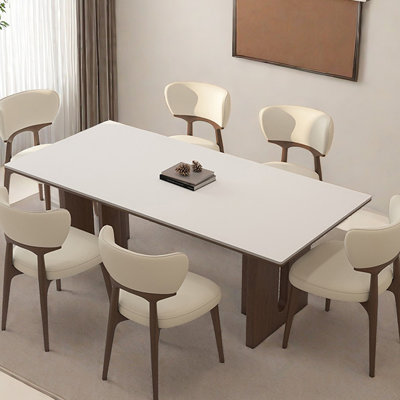 Combinaison simple de table et de chaise