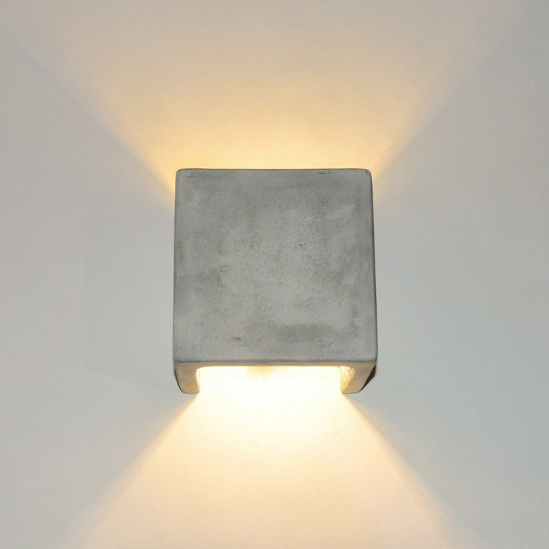 Plinth wall lamp in concrete gray