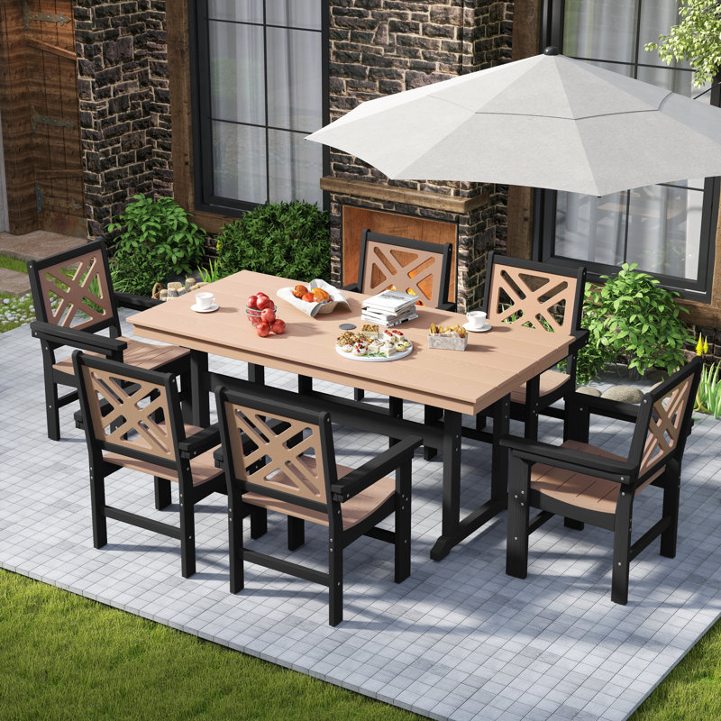 Ensemble de salle à manger d'extérieur pour 6 personnes, table et 6 chaises avec accoudoirs en PEHD imitation bois, trou pour parasol, pieds réglables.