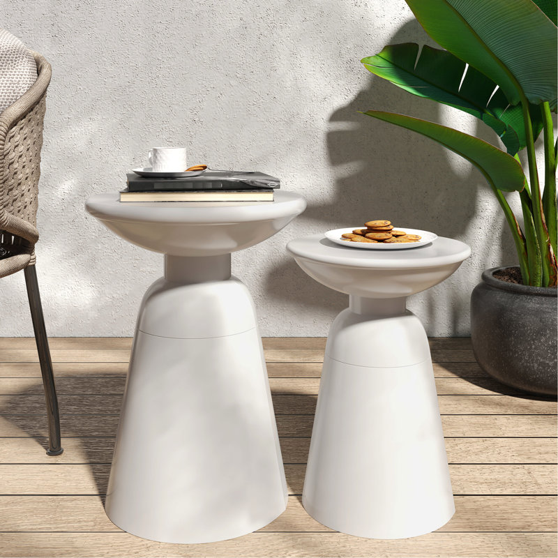 Tables de bout contemporaines en métal S / 2, blanc thermolaqué avec une structure chic et une base à piédestal évasée pour l'organisation de couloir