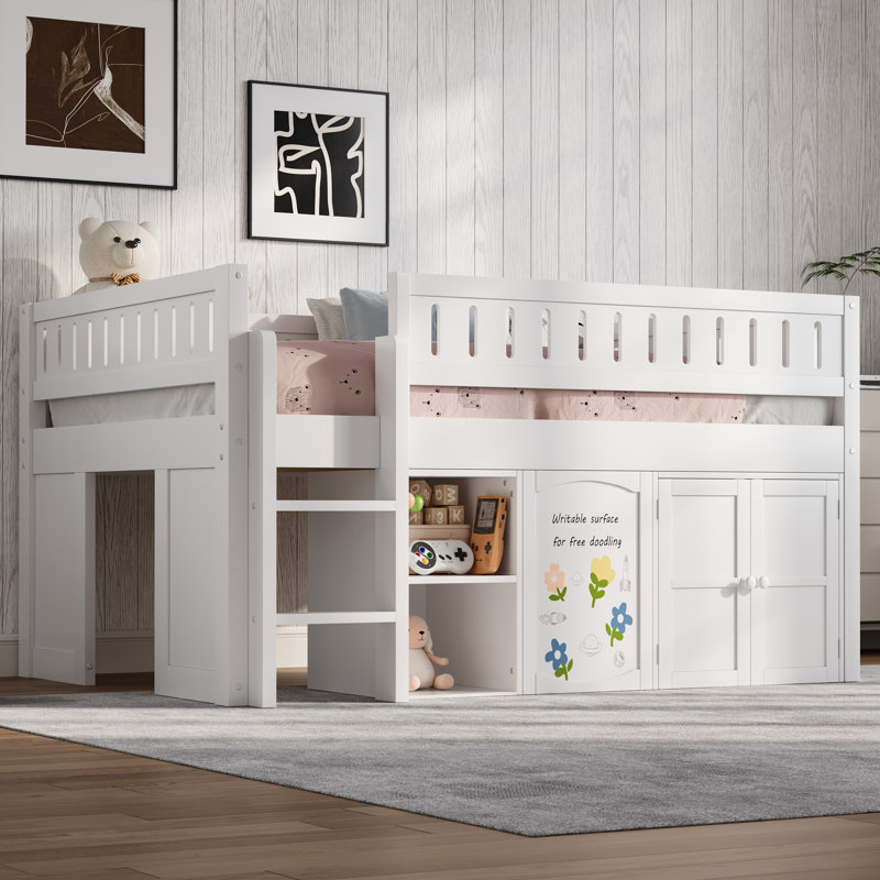 Lit mezzanine pleine grandeur avec armoire de rangement, tablettes et tableau noir, conception compacte en bois massif, blanc