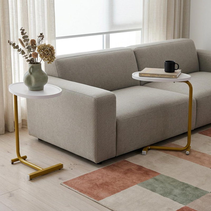 Ensemble de deux tables de bout ovales en faux marbre et métal